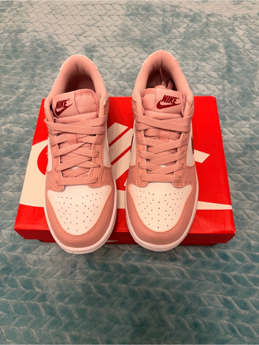 Nike Kids Pink and White Low-Top Sneakers with Red Logo